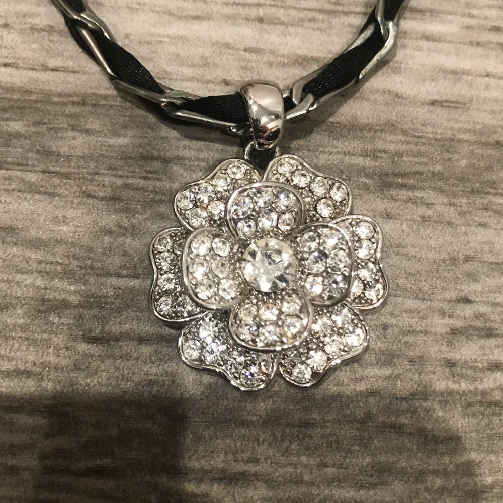 Black Flower Neclace